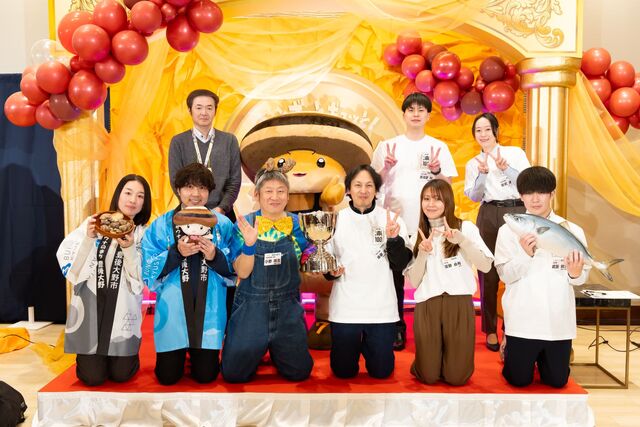 大賞を受賞した佐伯市さんと豊後大野市の集合写真です