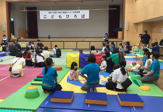 イベントについて説明する様子