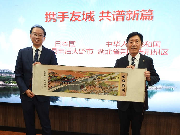 川野市長と張区長