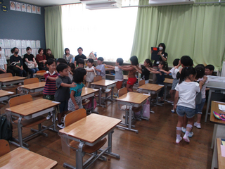 長い貨物列車ができた様子