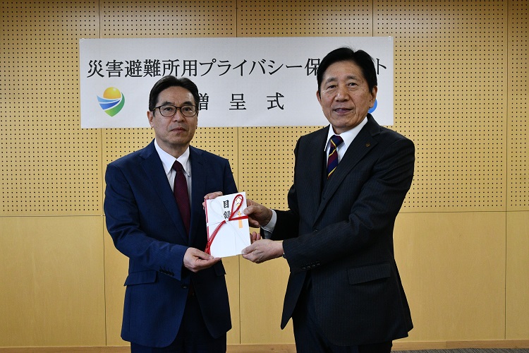 ｢ぶんごおおのエナジー｣災害避難所用テント贈呈式